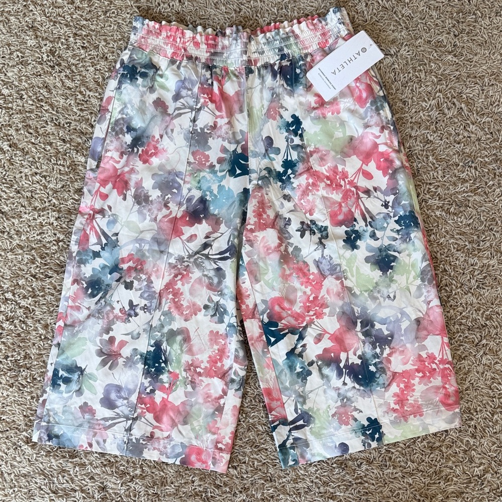 Athleta Savannah Bermuda Short Size Medium in Lumen Floral Print